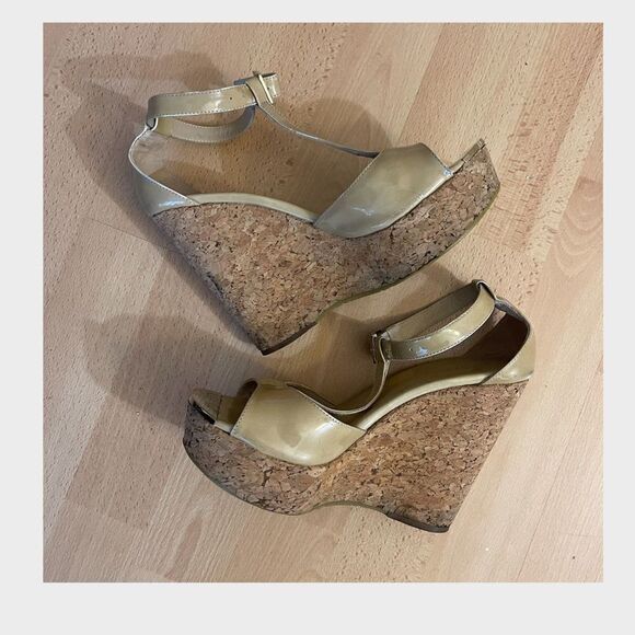 JIMMY CHOO Beige Patent Leather Pela Cork Wedge T Strap Sandals Size 38.5 - Picture 9 of 12